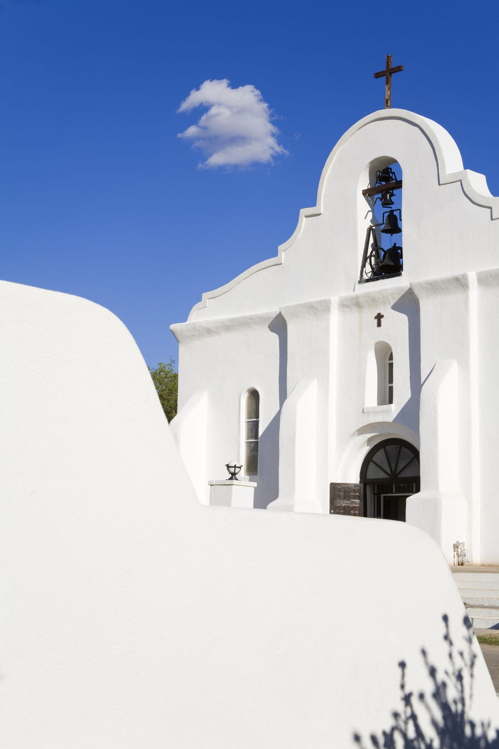 White, Dome, Blue, Sky, Chapel, Architecture, Church, Place of worship, Building, Mission, 