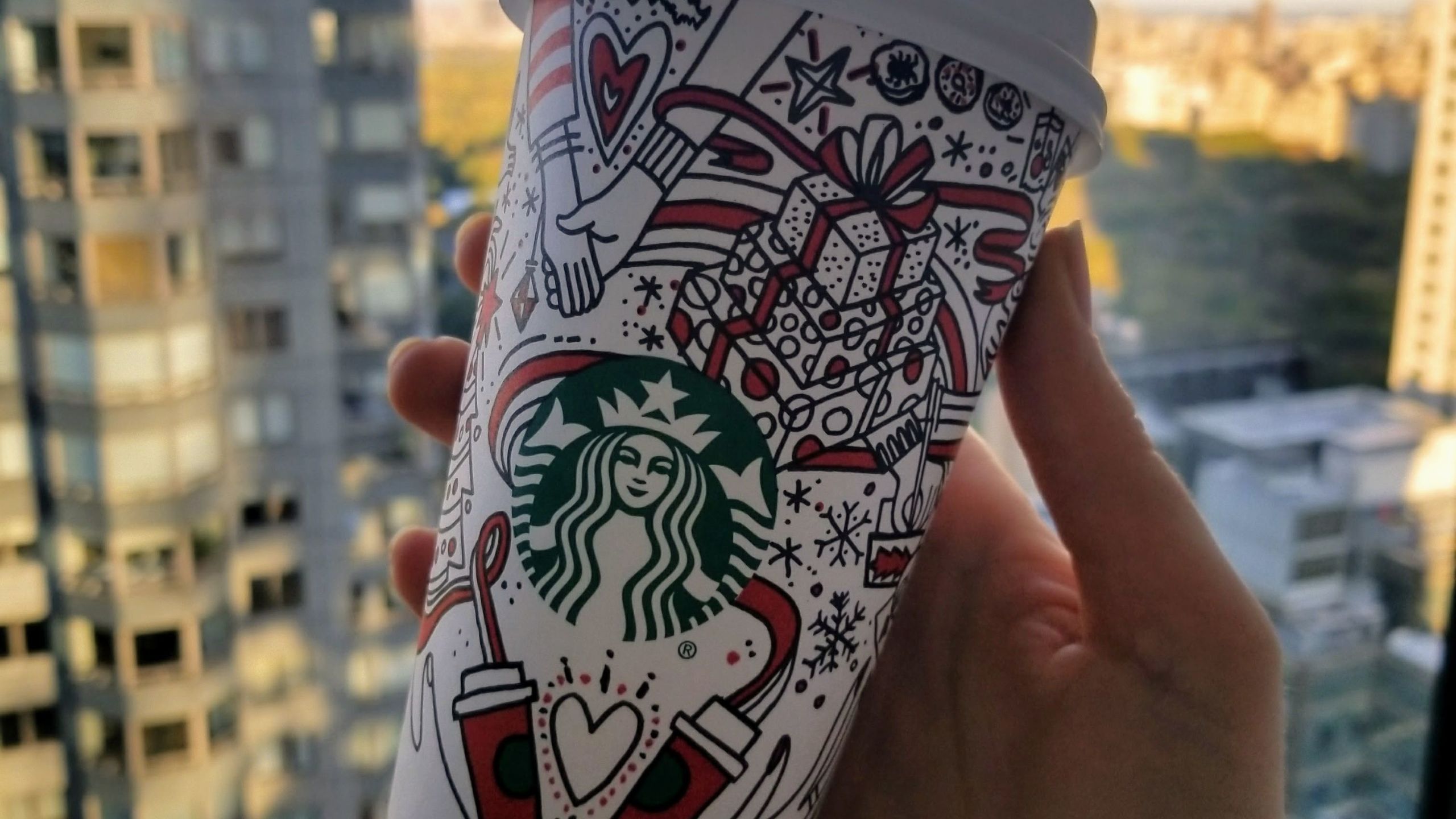 Controversy Over Christmas Patterns on Starbucks's Cups Is