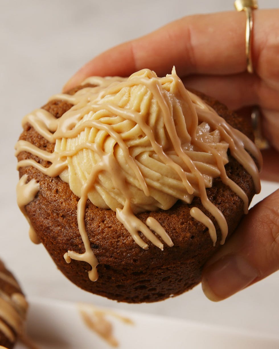 caramel gingerbread cookie cups