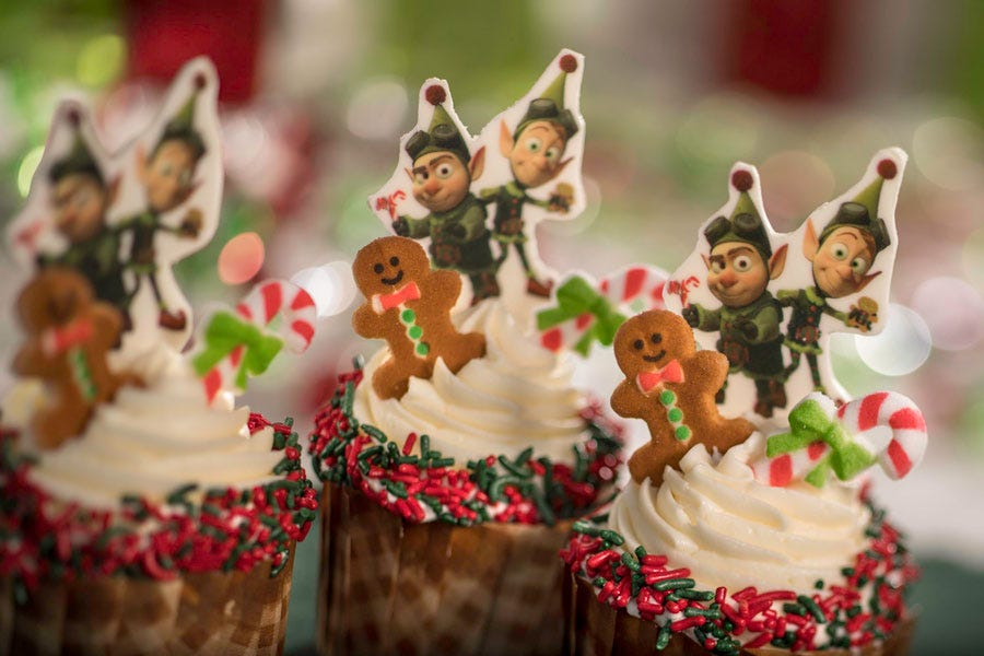 Cake decorating, Buttercream, Icing, Sugar paste, Cake, Dessert, Baked goods, Figurine, Food, Event, 