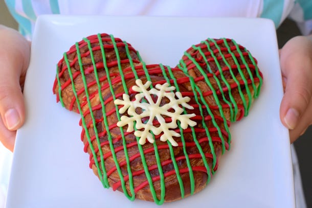 Icing, Textile, Royal icing, Leaf, Heart, Crochet, Hand, Linens, Gingerbread, Food, 