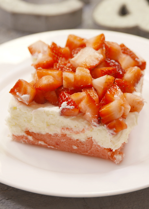 Strawberry Cheesecake Bars Vertical