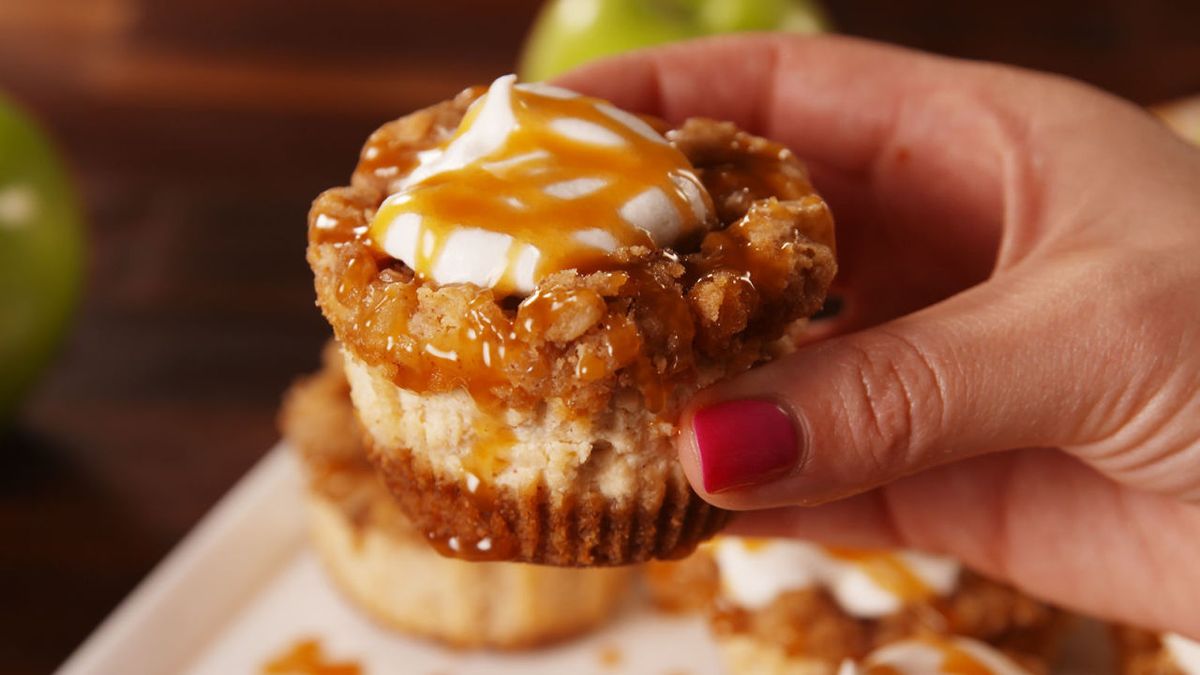 Mini Cheesecakes with Caramel Sauce (VIDEO) 