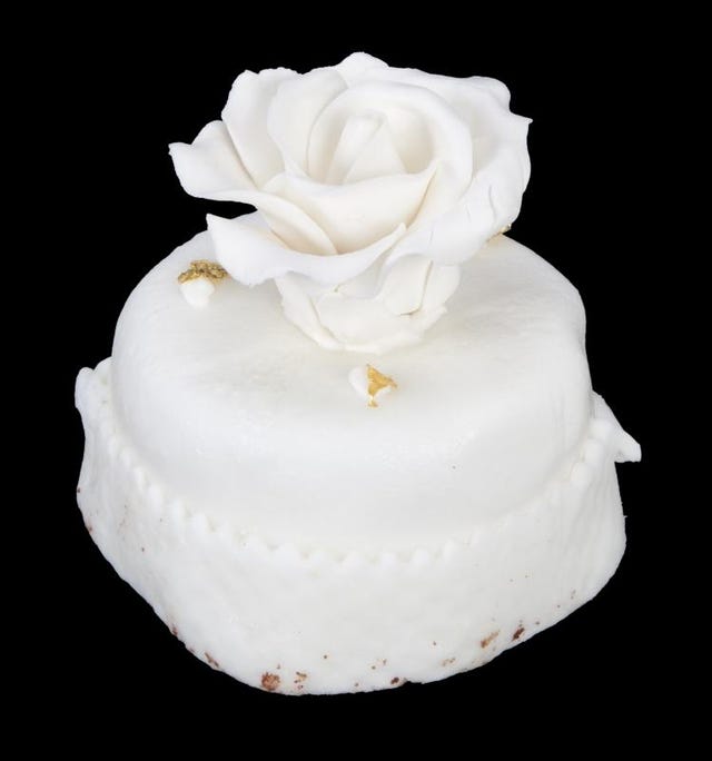 White, Sugar paste, Sugar cake, Icing, Fondant, Cake decorating, White cake mix, Cake, Pasteles, Buttercream, 