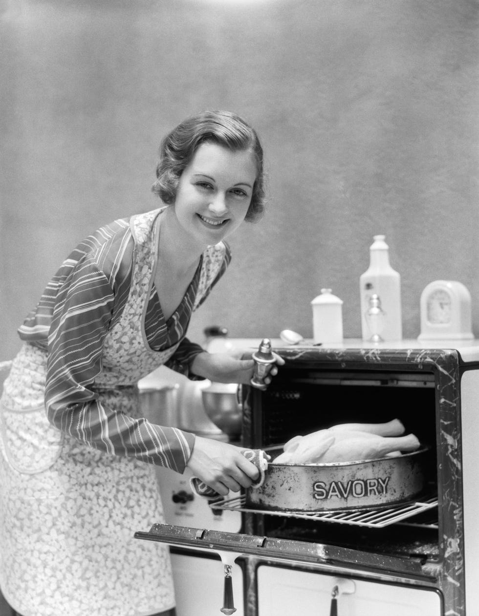 Retro style, Homemaker, Cooking, Home appliance, Vintage clothing, Small appliance, Classic, Photography, Clothes iron, Washing, 