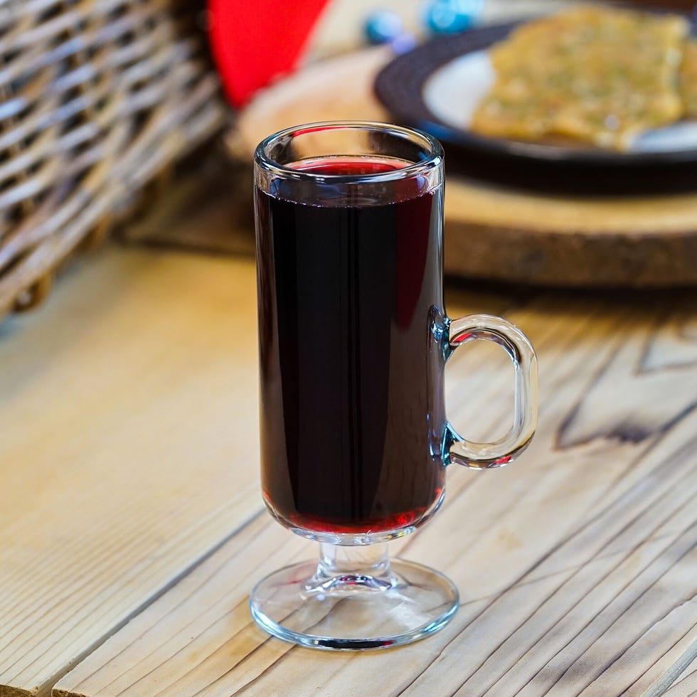 Drink, Food, Mulled wine, Oliang, Liqueur coffee, Juice, Distilled beverage, Ingredient, Kalimotxo, Liqueur, 