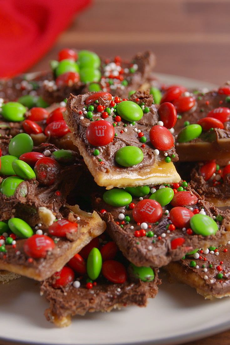 https://hips.hearstapps.com/del.h-cdn.co/assets/17/48/1511908881-delish-holiday-crack-candy-vertical-001.jpg?crop=1xw:1xh;center,top&resize=980:*