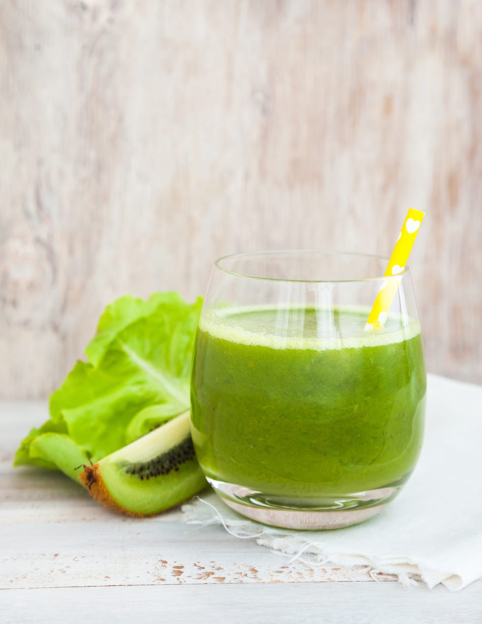 Juice, Aojiru, Food, Drink, Green, Vegetable juice, Smoothie, Health shake, Ingredient, Spinach, 