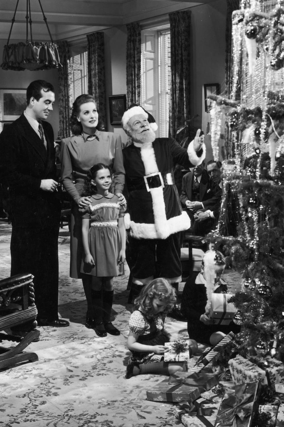 Photograph, Tree, Black-and-white, Room, Monochrome, Photography, Family, History, Christmas, 