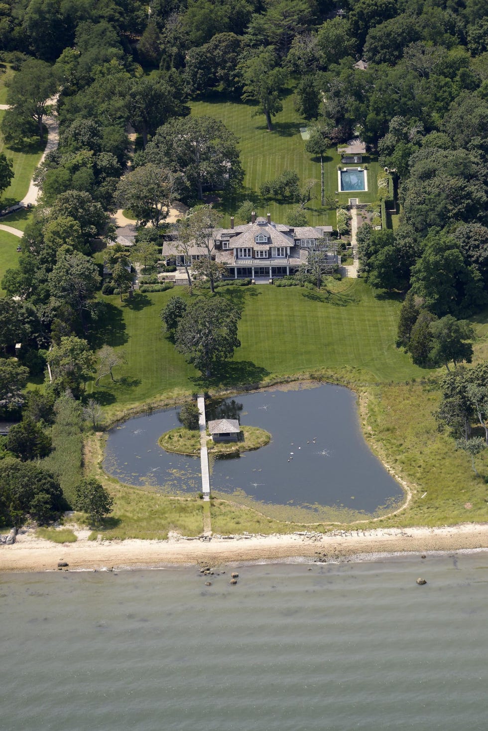 Aerial photography, Water resources, Water, Photography, Tree, House, River, Real estate, Bank, Reservoir, 