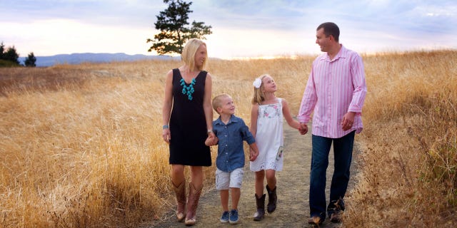 chenoa and family