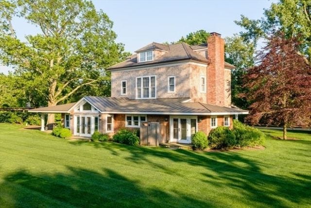 Home, Property, House, Estate, Real estate, Building, Residential area, Farmhouse, Roof, Lawn, 
