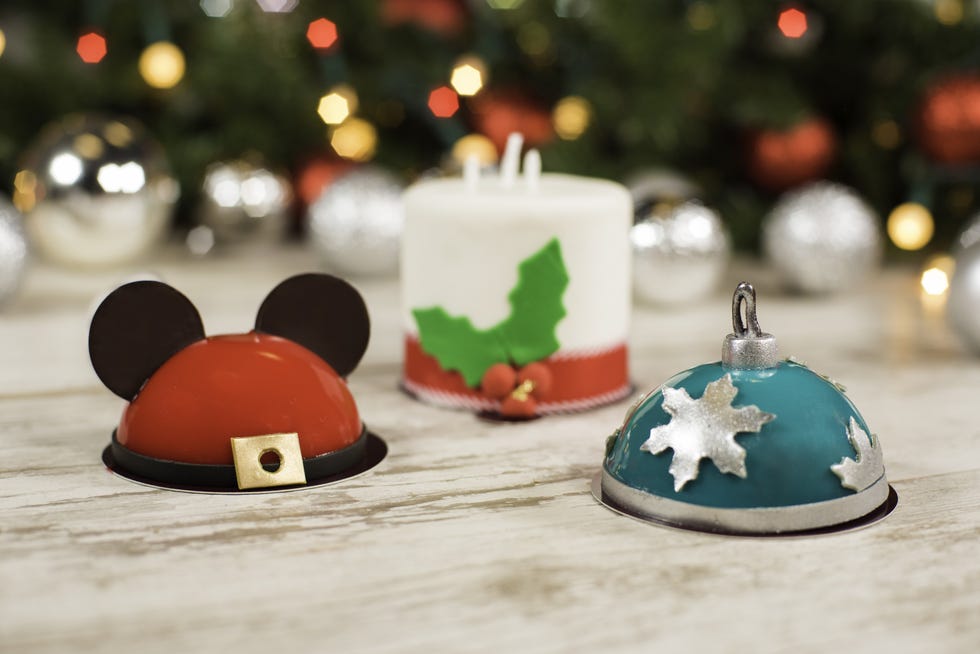 Christmas ornament, Tree, Christmas decoration, Ornament, Christmas, Winter, Candle, Fashion accessory, Interior design, Christmas eve, 