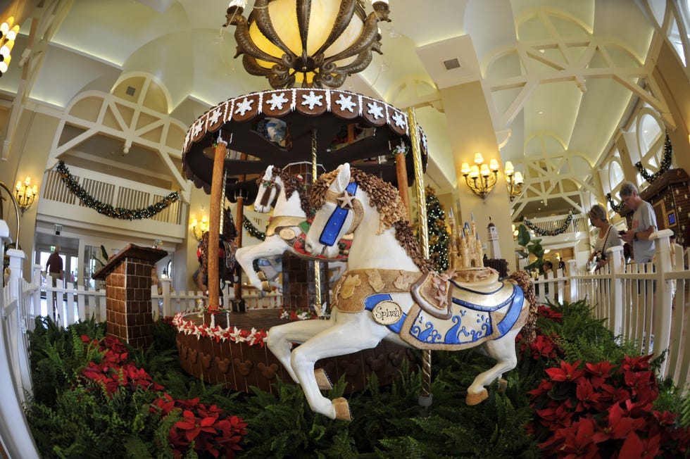Amusement ride, Amusement park, Carousel, Horse, Recreation, Fun, Park, Nonbuilding structure, Photography, Carriage, 