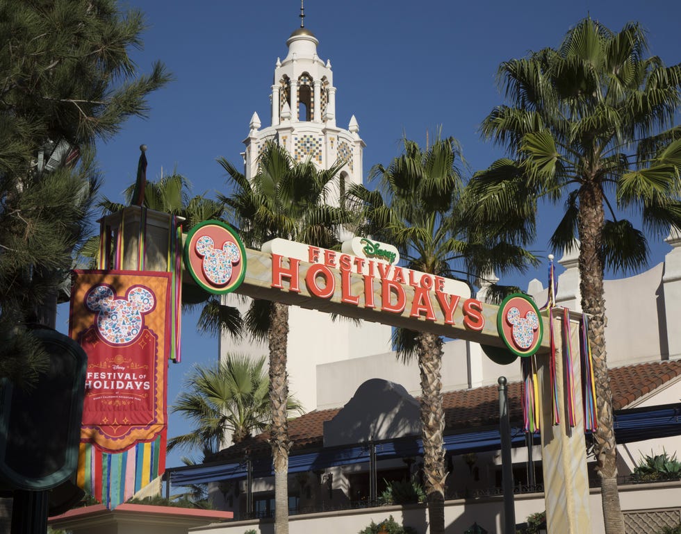 Town, Vacation, Tree, Building, Architecture, Palm tree, Tourism, Amusement park, City, Recreation, 
