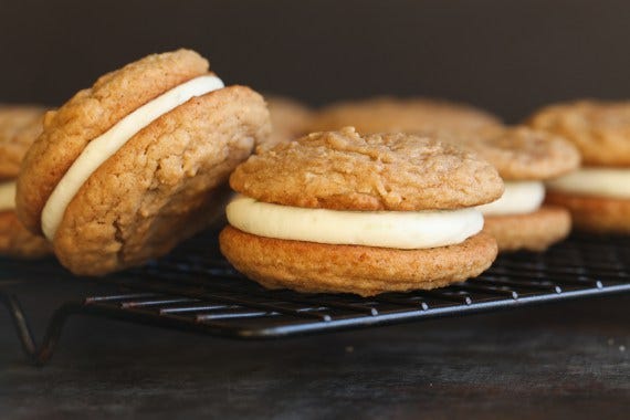food, sandwich cookies, macaroon, dish, cookies and crackers, cuisine, baking, baked goods, dessert, cookie,
