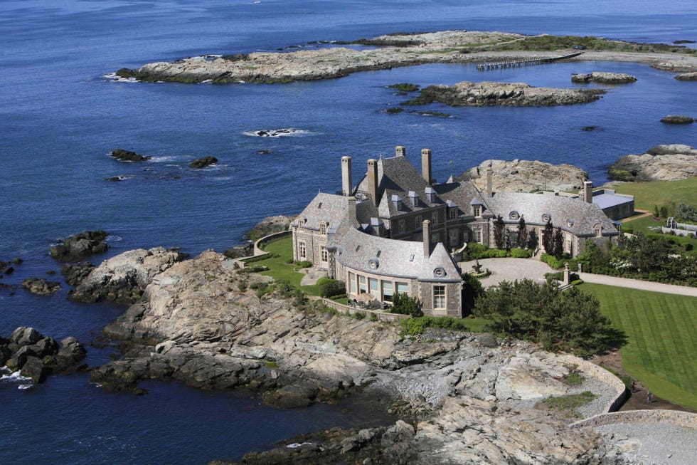 Promontory, Coast, Aerial photography, Inlet, Coastal and oceanic landforms, Water, Headland, Sea, Island, Islet, 