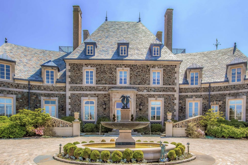 Estate, Property, Building, Mansion, House, Home, Real estate, Architecture, Manor house, Residential area, 