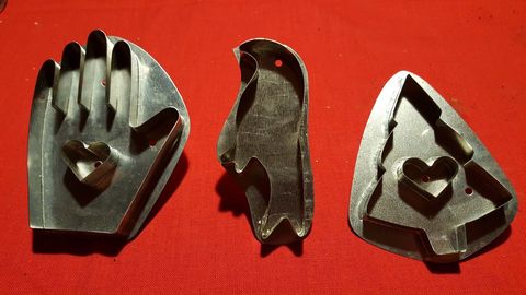 Artifact, Carmine, Metal, Cutting tool, Stone tool, 