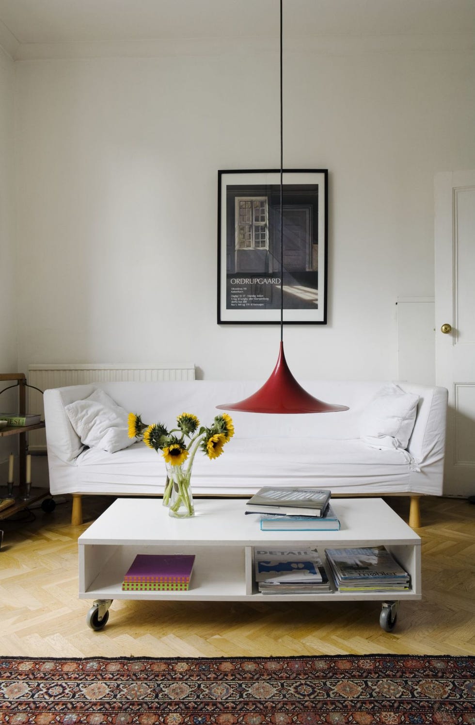 Furniture, Living room, Interior design, Room, Coffee table, Table, Floor, Wall, House, Couch, Furniture, Living room, Interior design, Room, Coffee table, Table, Floor, Wall, House, Couch,