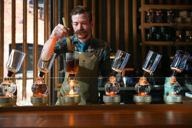 Alcohol, Liqueur, Drink, Barware, Alcoholic beverage, Distilled beverage, Beer, Bar, Bartender, Pub, 