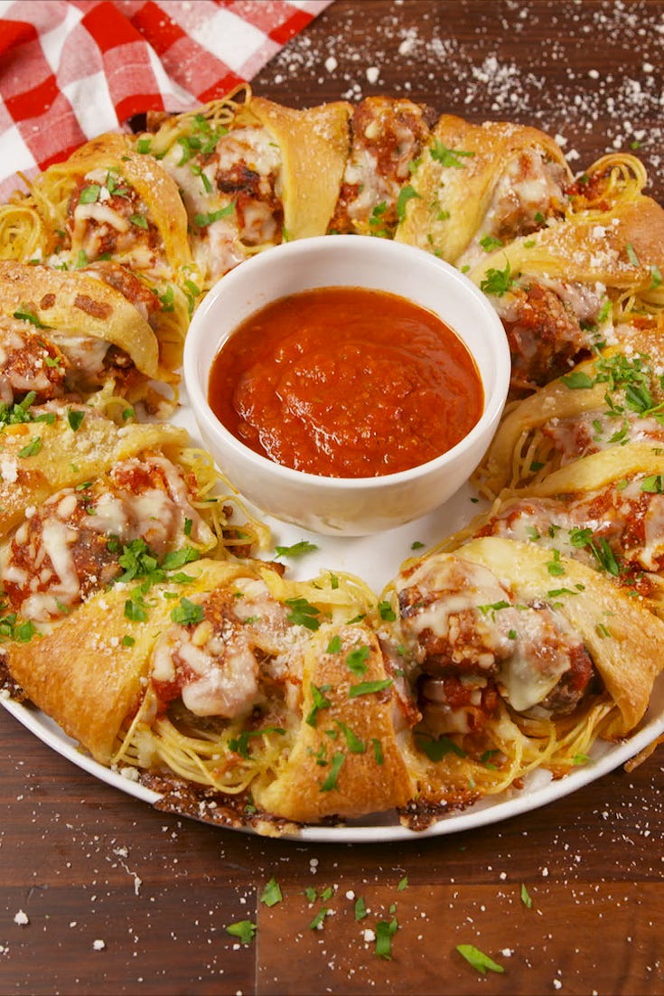 spaghetti and meatball ring
