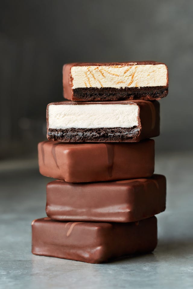 Food, Chocolate, Fudge, Snack cake, Dessert, Confectionery, Snack, Cuisine, Baked goods, Dominostein, 