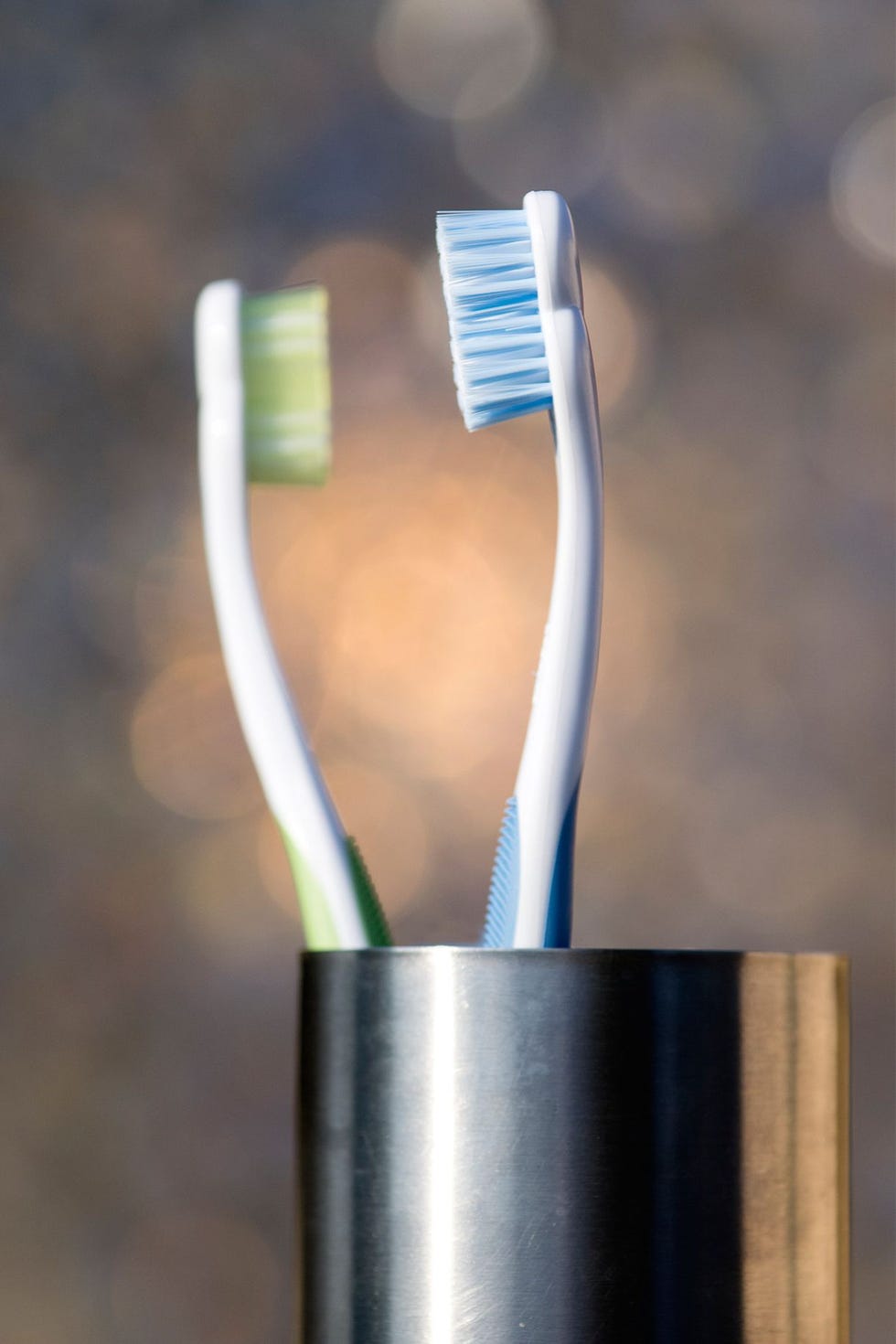Toothbrush, Cable, Technology, Brush, Networking cables, Wire, Electronic device, Electrical wiring, Electronics accessory, 
