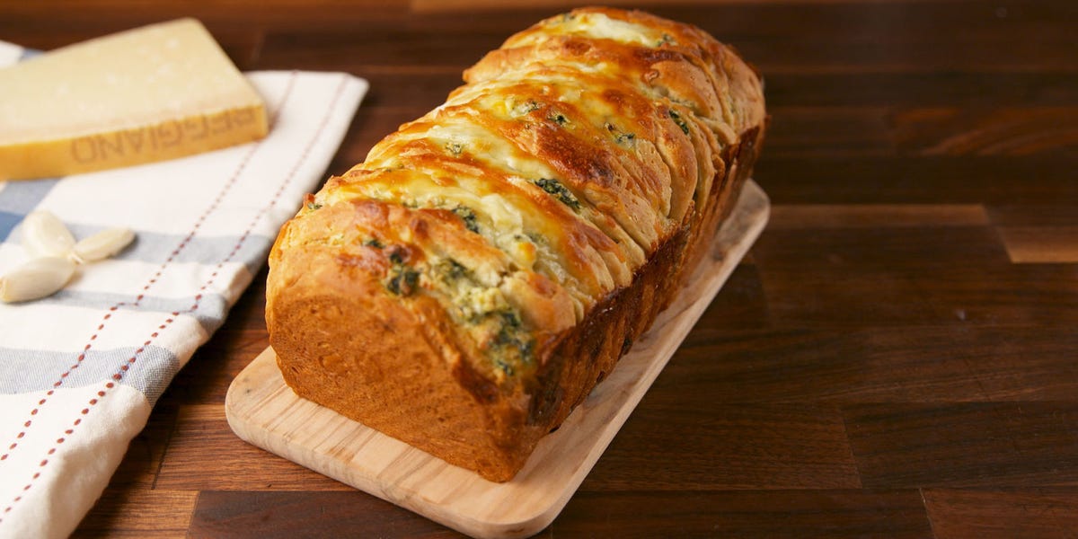 Spinach Artichoke Pull-Apart Bread