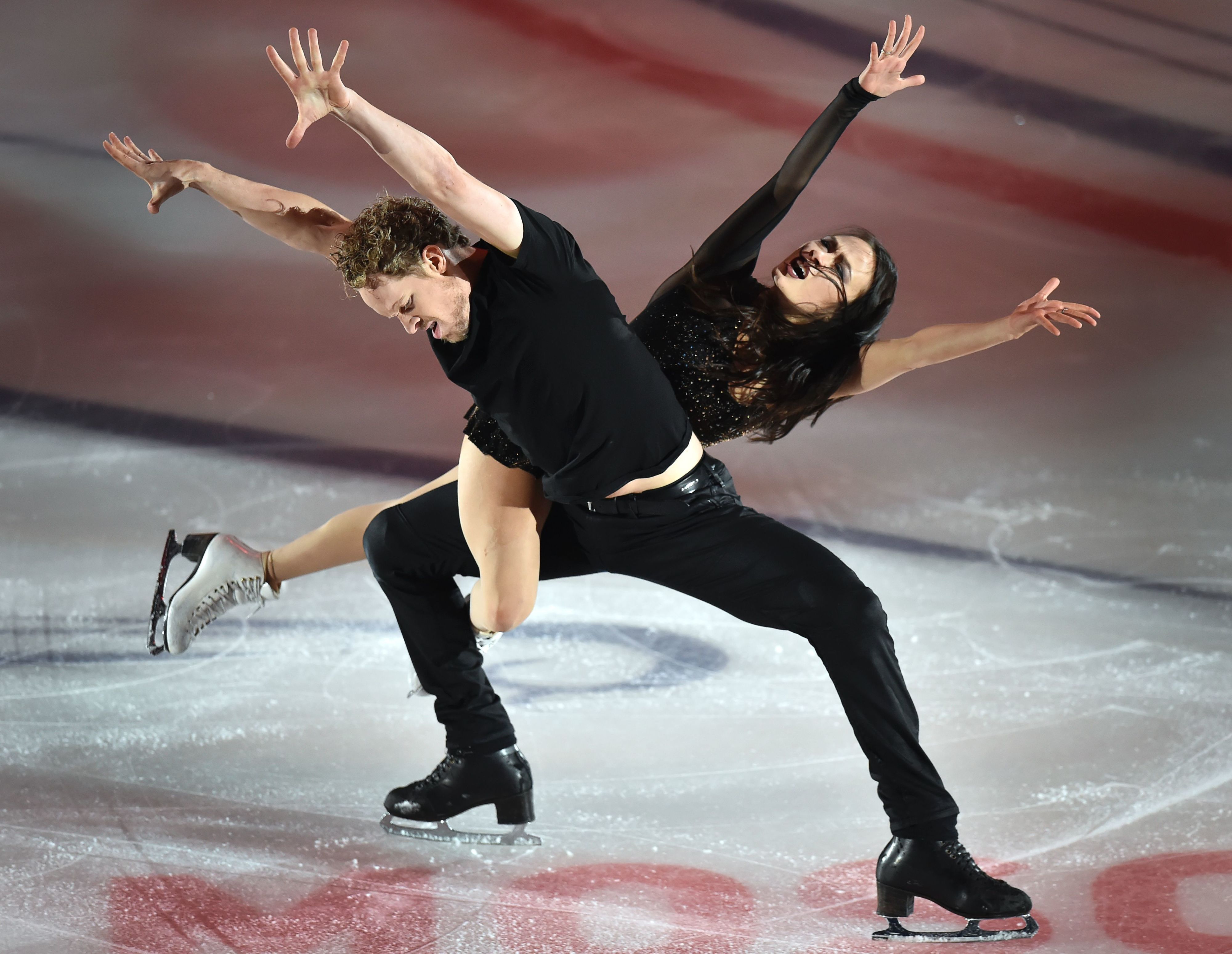 Figure skate, Skating, Ice dancing, Figure skating, Ice skating, Sports, Ice skate, Recreation, Axel jump, Dancer, 