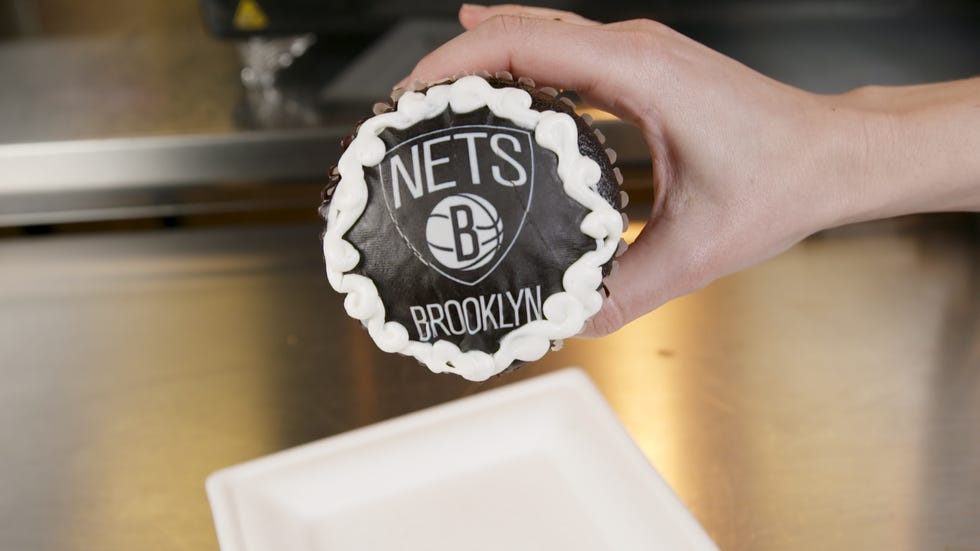Bottle cap, Hand, Label, 