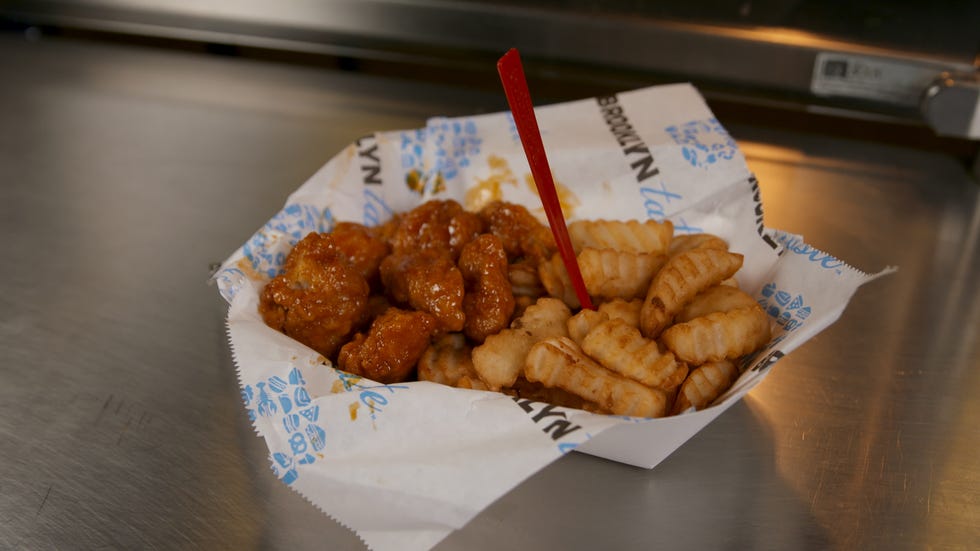 Dish, Food, Cuisine, Fried food, Ingredient, Karaage, Chicken nugget, Fast food, Produce, General tso's chicken, 