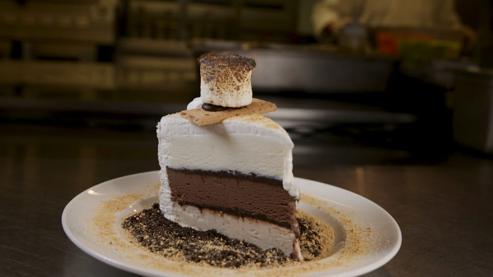 Food, Cake, Dish, Dessert, Cuisine, Buttercream, Frozen dessert, Icing, Baked goods, Sweetness, 