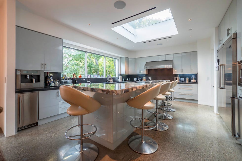 Room, Property, Furniture, Countertop, Interior design, Building, Ceiling, Kitchen, Real estate, Table, 
