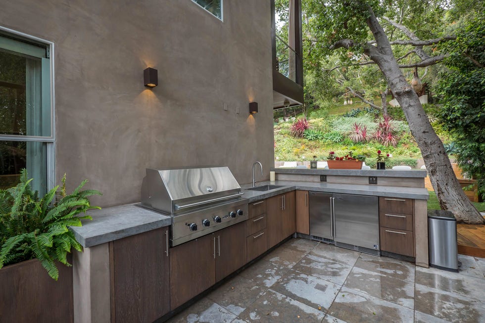 Countertop, Property, Room, Kitchen, Furniture, Backyard, Building, House, Real estate, Home, 