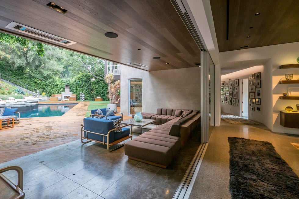 Property, Interior design, Room, Living room, Building, House, Home, Furniture, Ceiling, Architecture, 