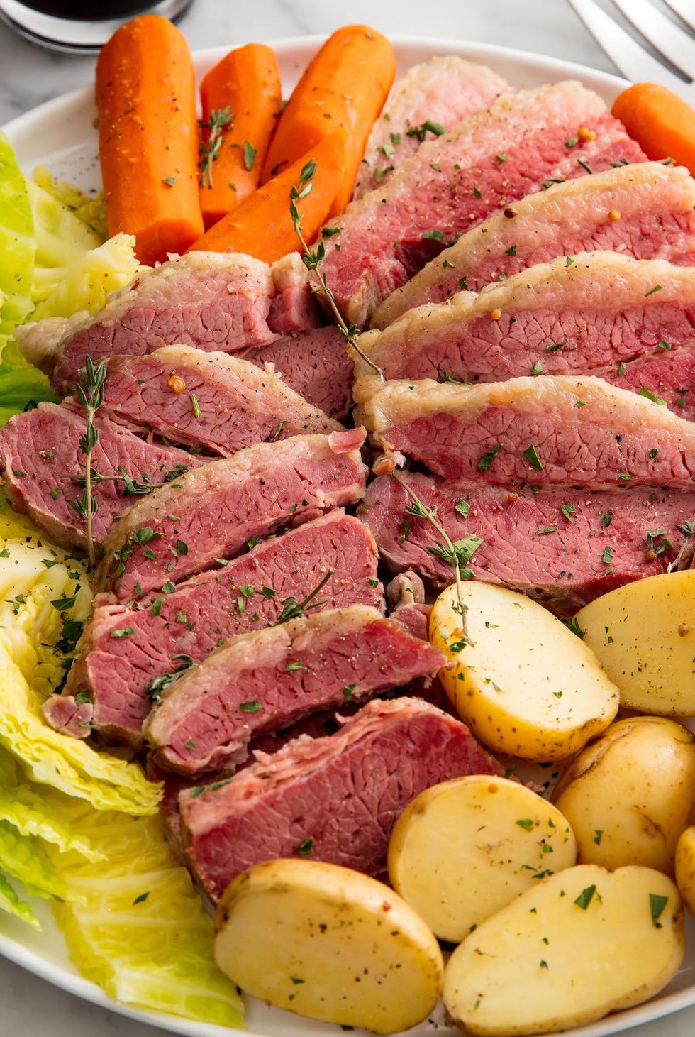 Slow cooker corned beef and horizontal cabbage