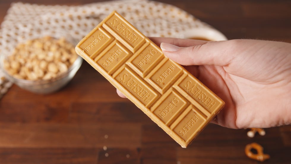 Food, Chocolate bar, Snack, Biscuit, Graham cracker, Speculoos, Springerle, Cuisine, Chocolate, Wafer, 