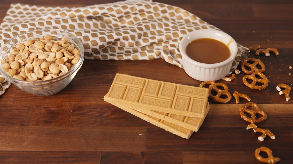 Food, Cuisine, Dish, Ingredient, Coffee cup, Snack, Cup, Cup, Turrón, Coffee milk, 