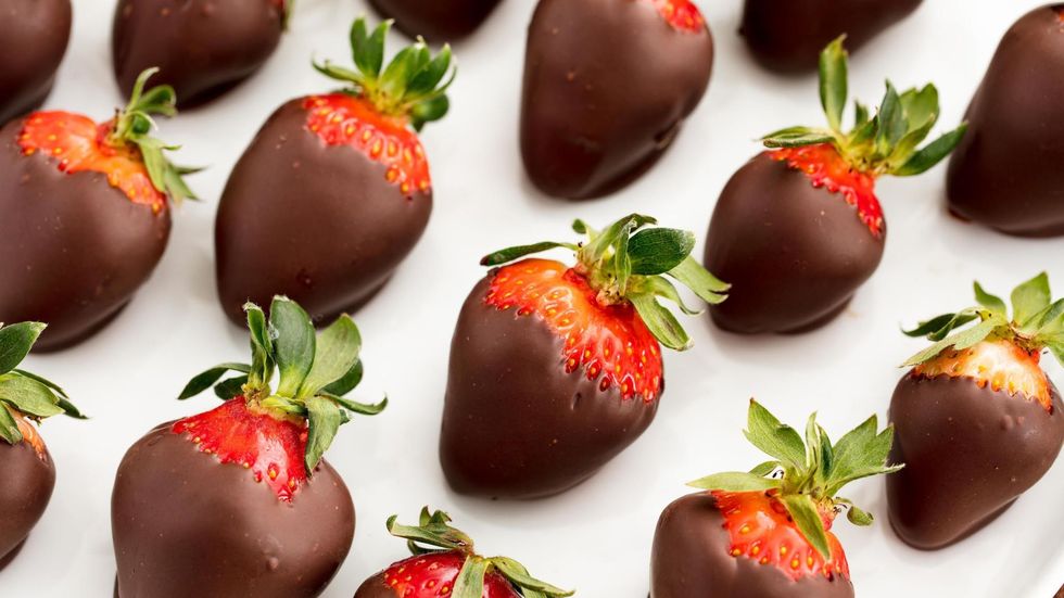 Best Chocolate-Covered Strawberries Recipe - How to Make Chocolate ...