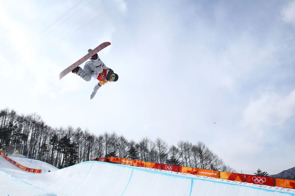 Snow, Snowboard, Slopestyle, Extreme sport, Sports, Recreation, Boardsport, Snowboarding, Sports equipment, Vehicle, 
