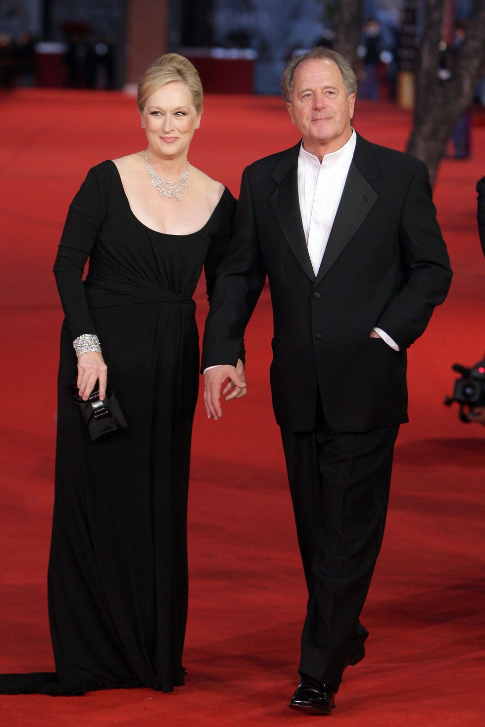 Red carpet, Carpet, Suit, Premiere, Event, Flooring, Formal wear, Dress, Tuxedo, 