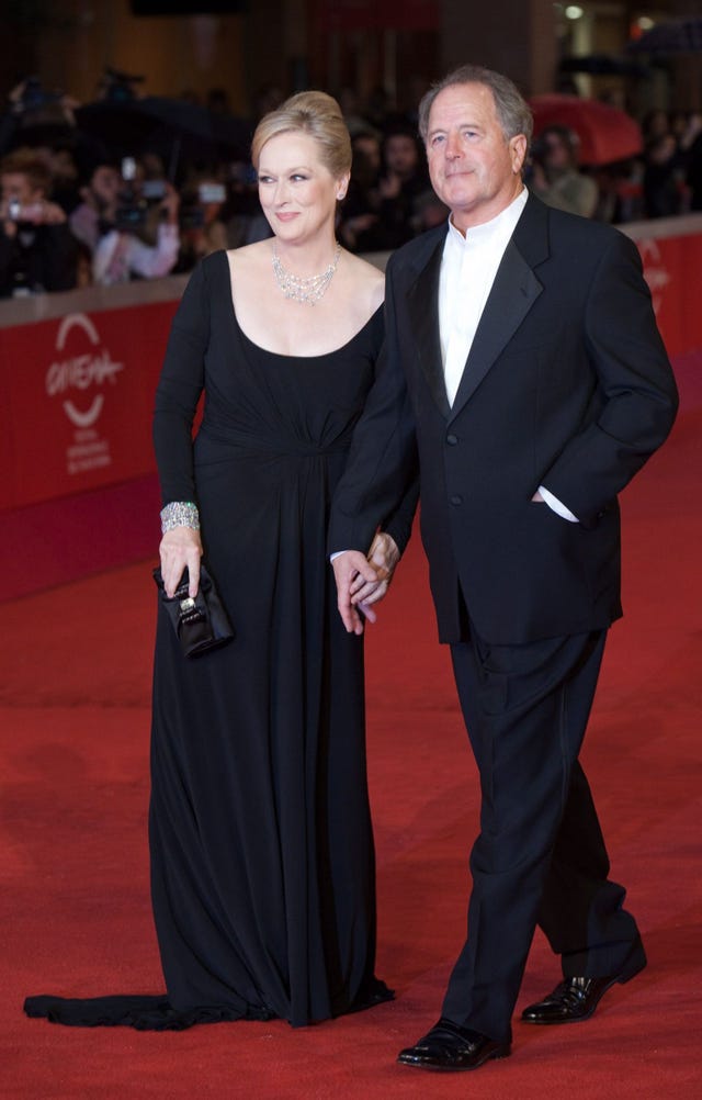 Red carpet, Carpet, Suit, Event, Flooring, Formal wear, Dress, Premiere, Tuxedo, Red carpet, Carpet, Suit, Event, Flooring, Formal wear, Dress, Premiere, Tuxedo,