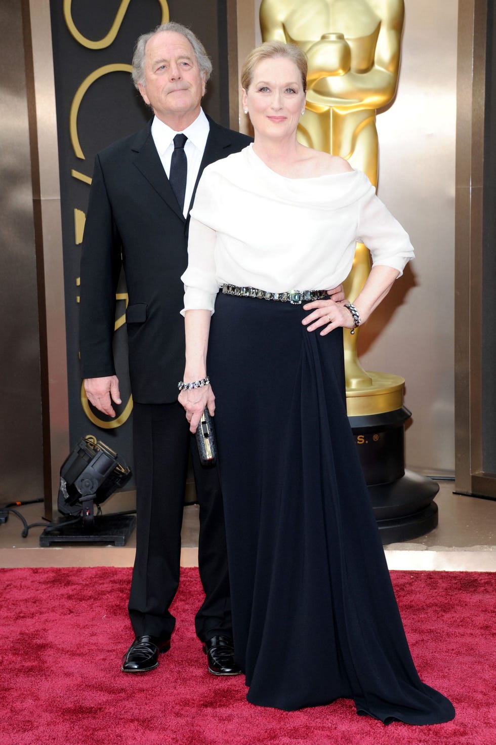 Red carpet, Carpet, Clothing, Flooring, Dress, Fashion, Event, Formal wear, Premiere, Shoulder, 