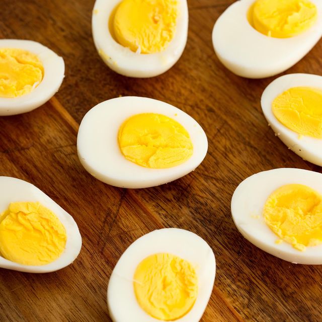 https://hips.hearstapps.com/del.h-cdn.co/assets/18/08/1519321899-hard-boiled-eggs-horizontal.jpg?crop=0.667xw:1.00xh;0.150xw,0&resize=640:*