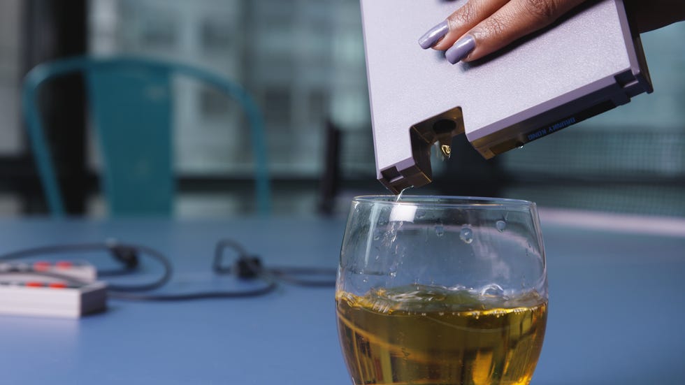 Alcohol, Drink, Glass, Hand, Distilled beverage, Liqueur, Wine, Liquid, 