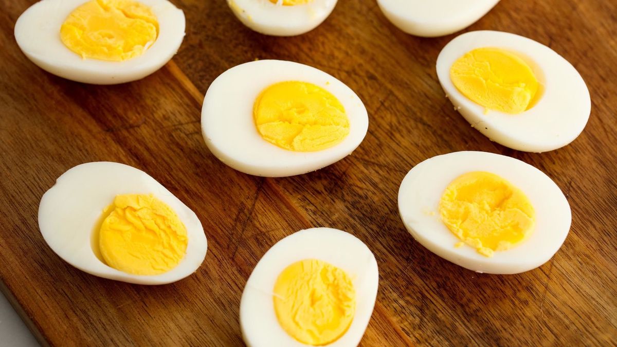 The Perfect Hard Boiled Egg Recipe (steps + Video)