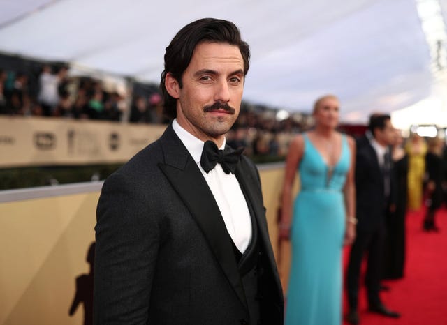 Red carpet, Suit, Carpet, Premiere, Formal wear, Event, Fashion, Flooring, Tuxedo, White-collar worker, 