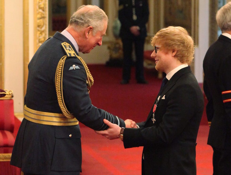 Military officer, Event, Gesture, Official, Handshake, Military rank, Non-commissioned officer, Greeting, Uniform, Colonel, 