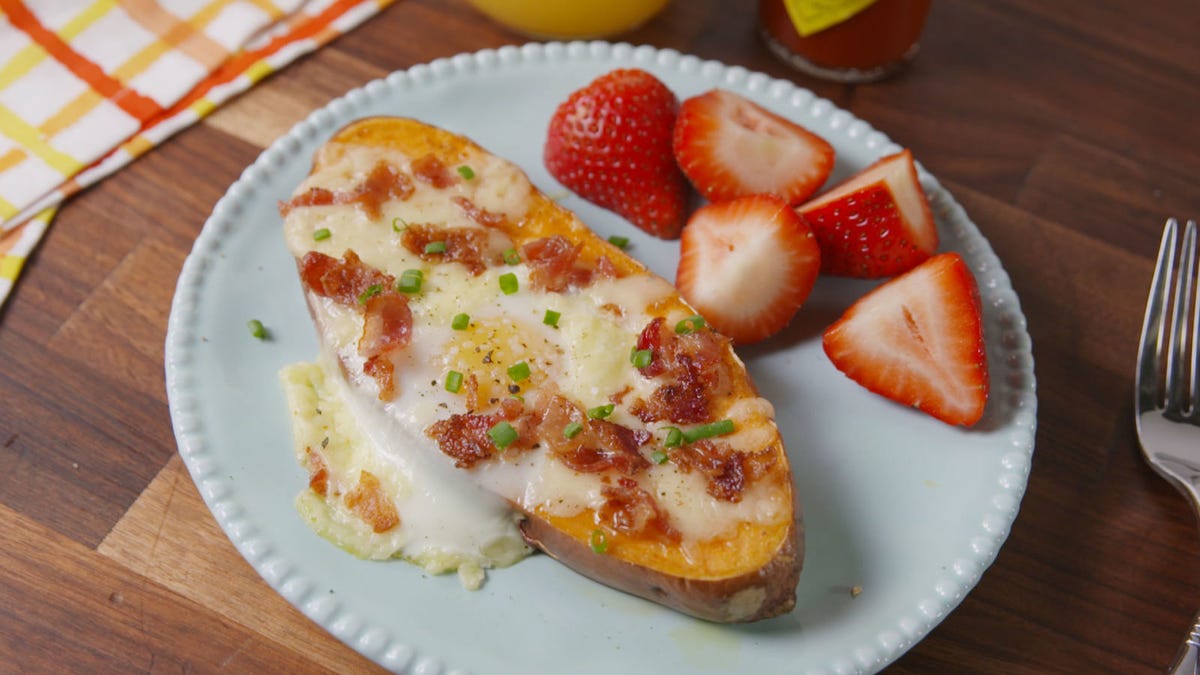 Video player poster image preview for This Breakfast Is Low In Carbs And High In Flavor